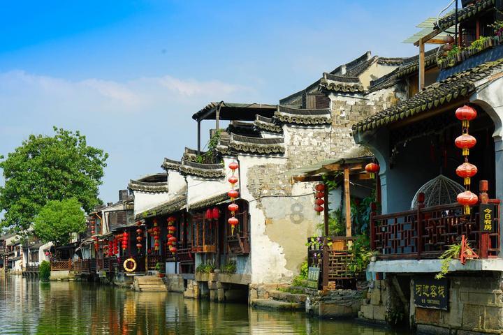 开设作业辅导、音乐、手工课等公益课程，武汉江夏藏龙社区公益托